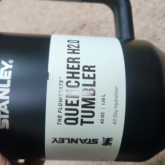 Stanley 40oz Quencher H2.0 Flowstate Tumbler NEW BLACK - Picture 4 of 5